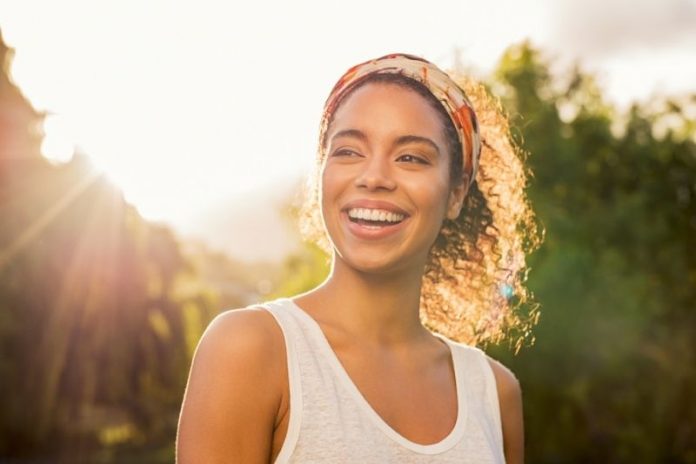 A vitamina D faz bem para a saúde e pode ser captada pela luz solar.